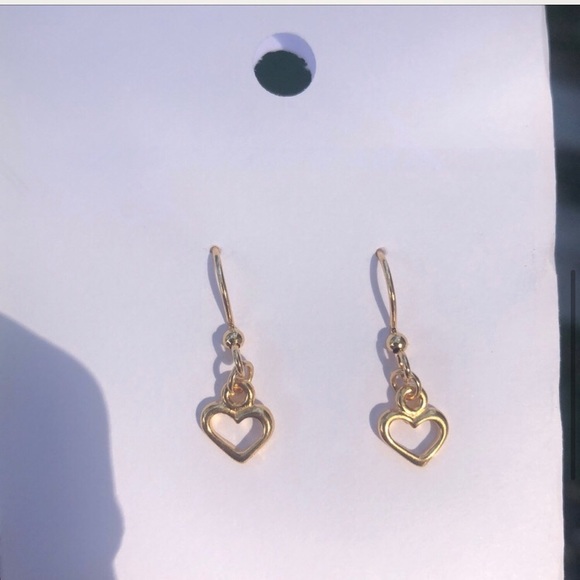 ⭐️HP⭐️ Handmade ❤️ Gold Heart Earrings - Picture 3 of 3